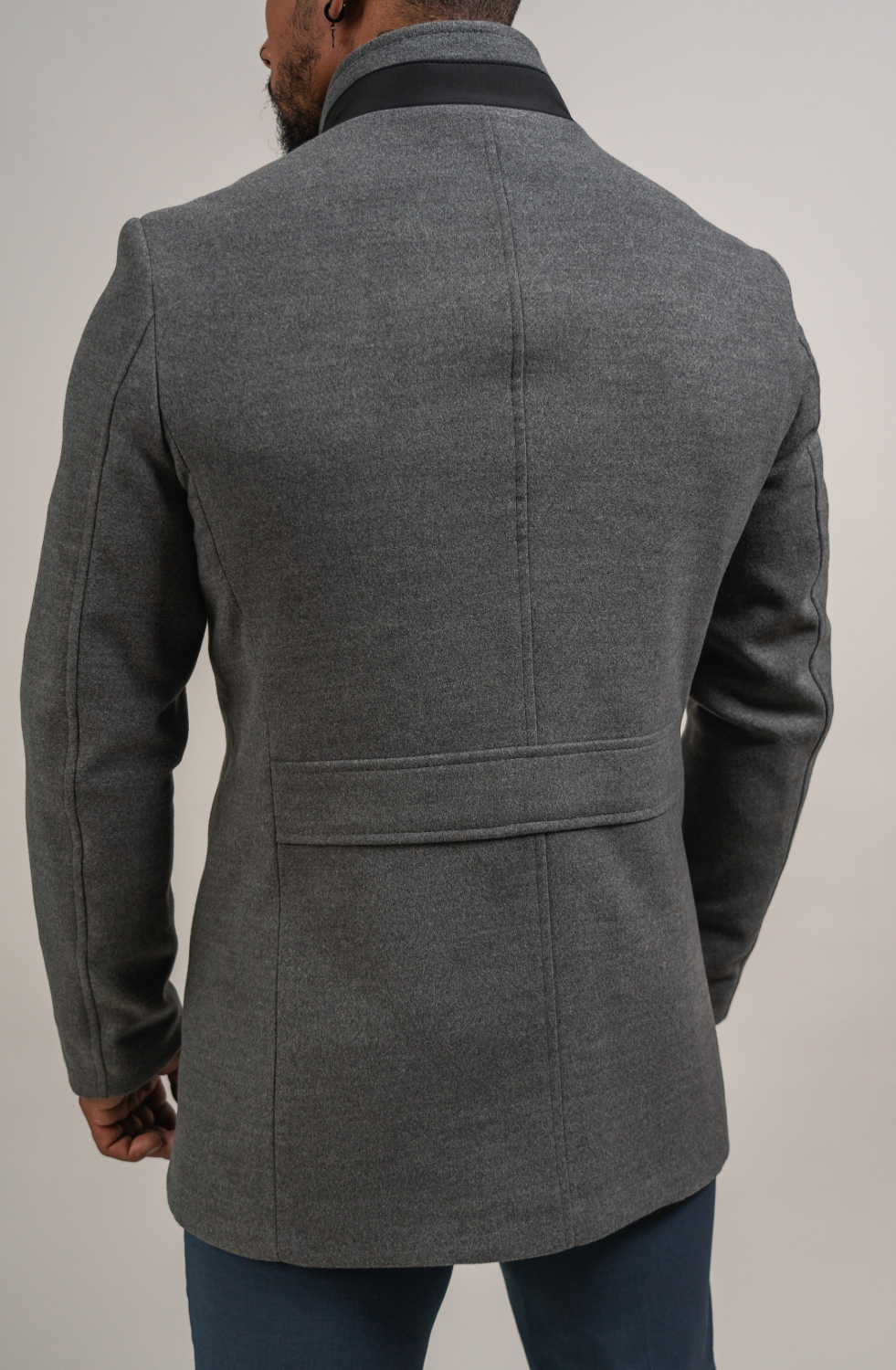 MANTEAU EN LAINE AVEC FOURRURE GRIS